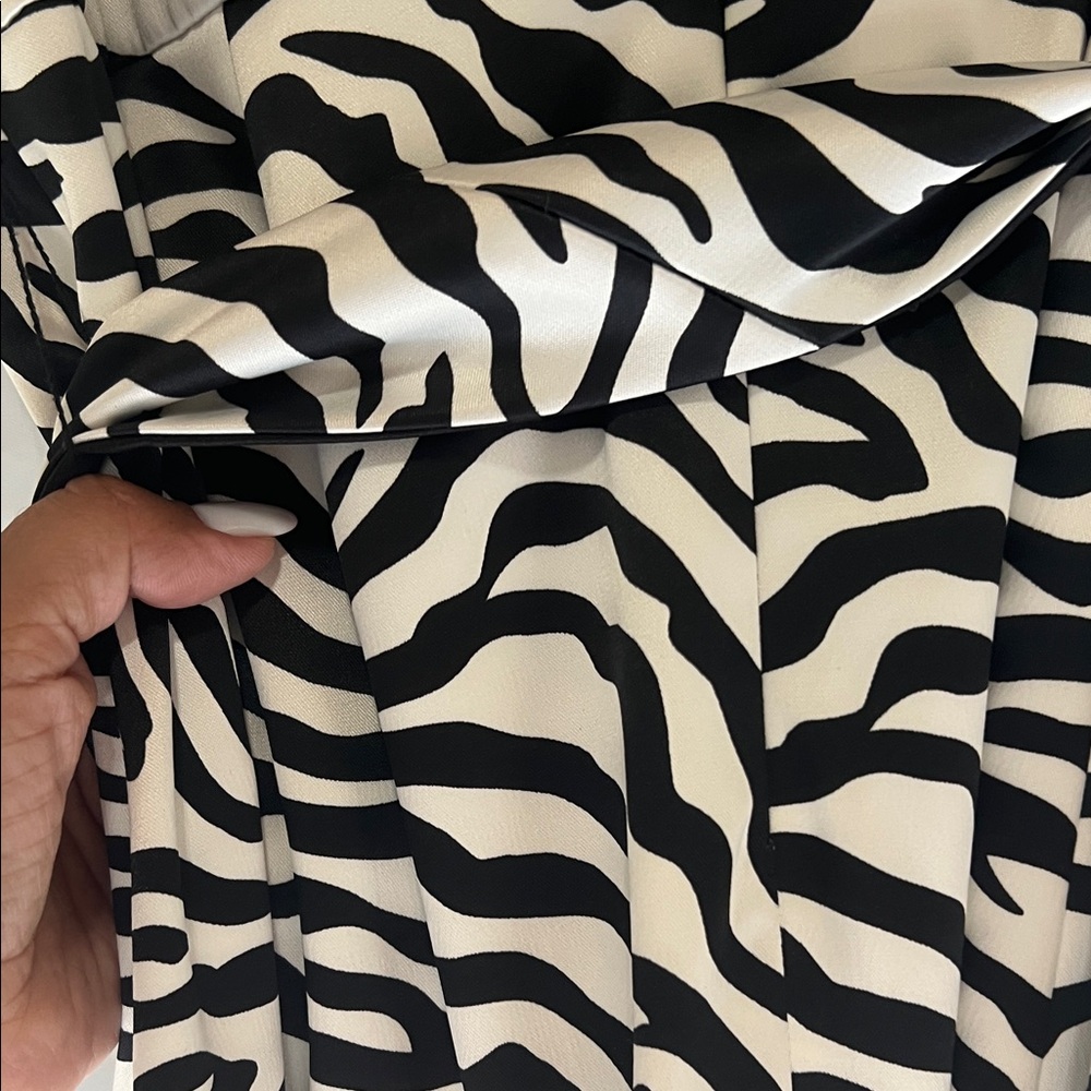White House Black Market Black and White Asymmetrical Dress - Picture 9 of 12